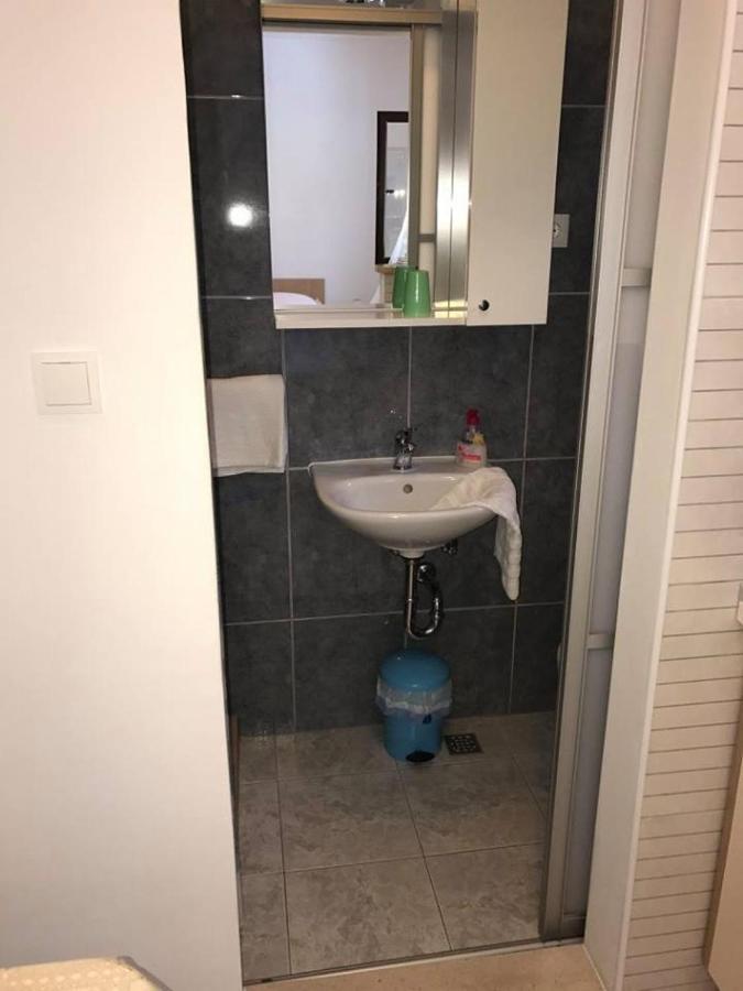 Apartments Aniko Saric Tučepi Eksteriør billede